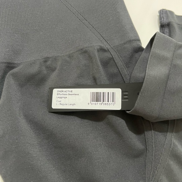 ONER ACTIVE EFFORTLESS SEAMLESS LEGGINGS IN COAL - L REG - Picture 3 of 5